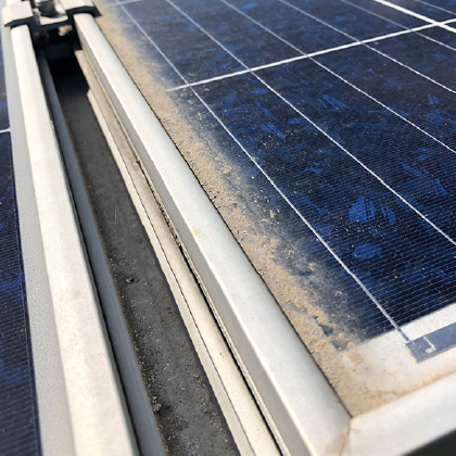 太陽光の汚れの画像